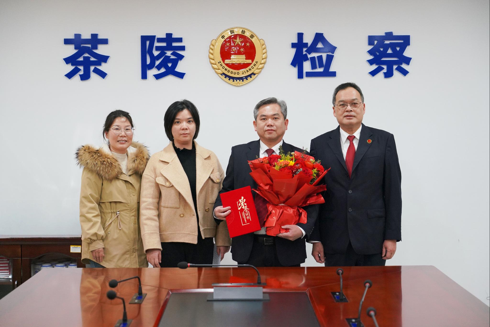 �����죺�κ����ͥ�ٻ������С�������ͥ���ƺ�